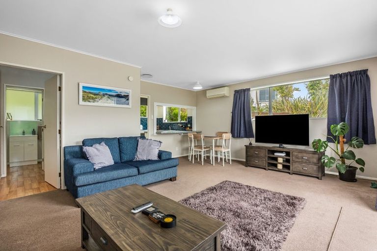 Photo of property in 8a Florio Terrace, Tawa, Wellington, 5028