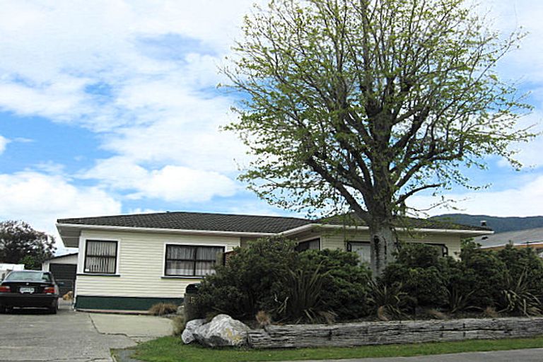 Photo of property in 15 Dickens Street, Stoke, Nelson, 7011