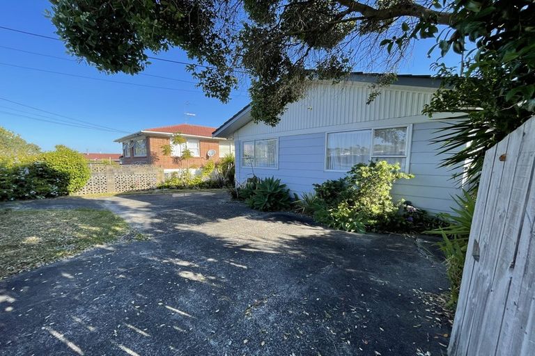 Photo of property in 73 Triangle Road, Massey, Auckland, 0614
