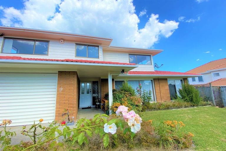 Photo of property in 16 Oliver Twist Avenue, Mellons Bay, Auckland, 2014