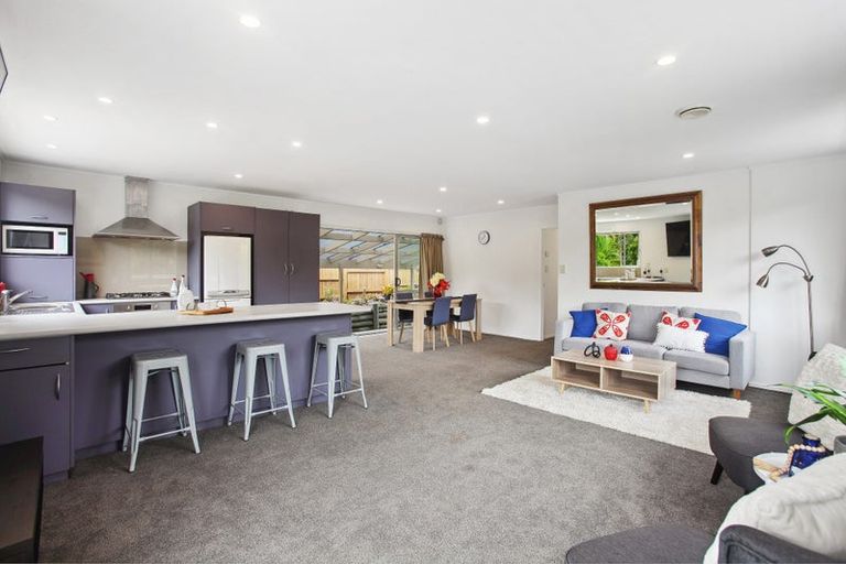 Photo of property in 7 Napuka Road, Henderson Valley, Auckland, 0612