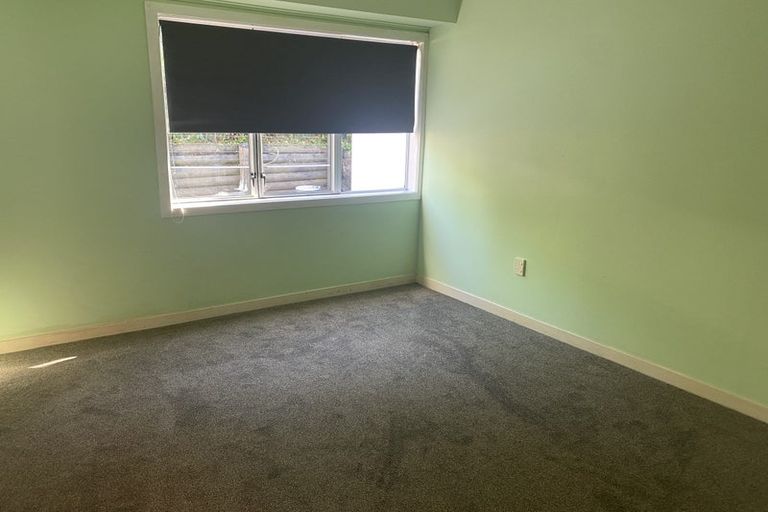 Photo of property in 2/15 Lambrown Drive, Totara Vale, Auckland, 0629