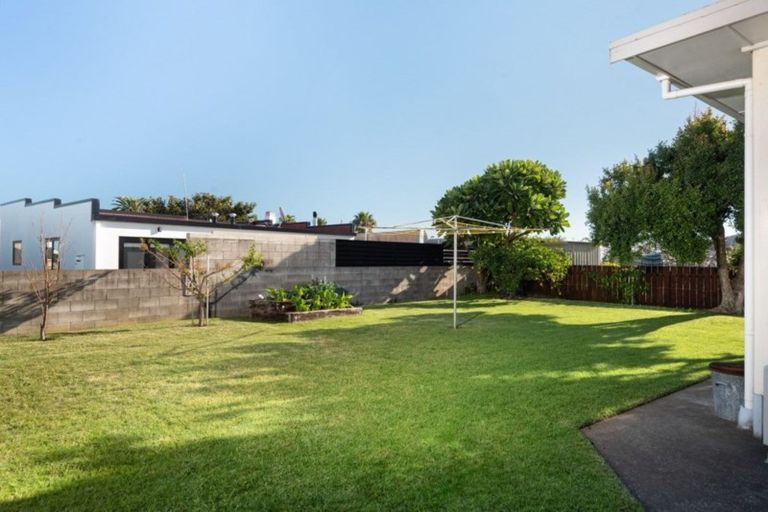 Photo of property in 52 Pitau Road, Mount Maunganui, 3116