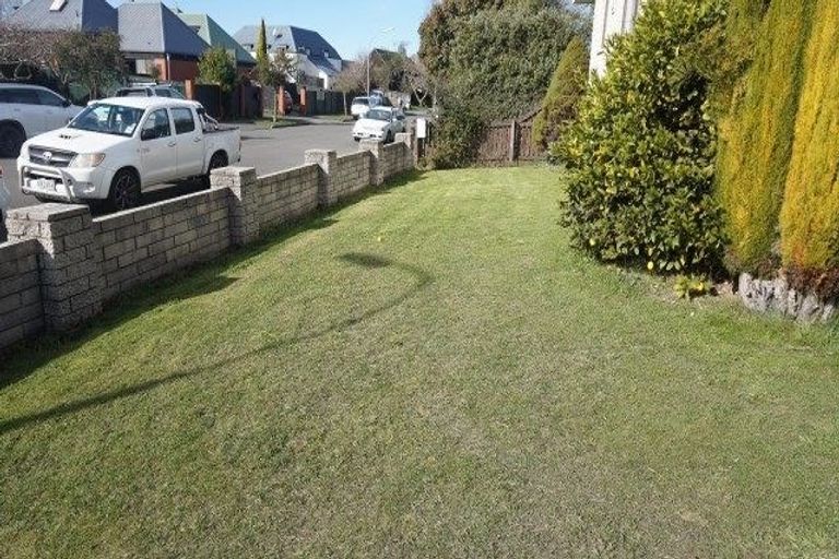 Photo of property in 1/35 Juniper Place, Burnside, Christchurch, 8053