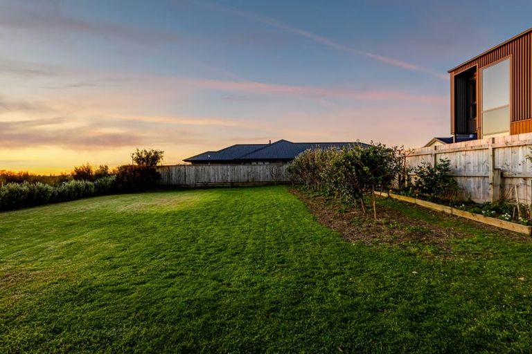 Photo of property in 20 Aderman Place, Hurworth, New Plymouth, 4310