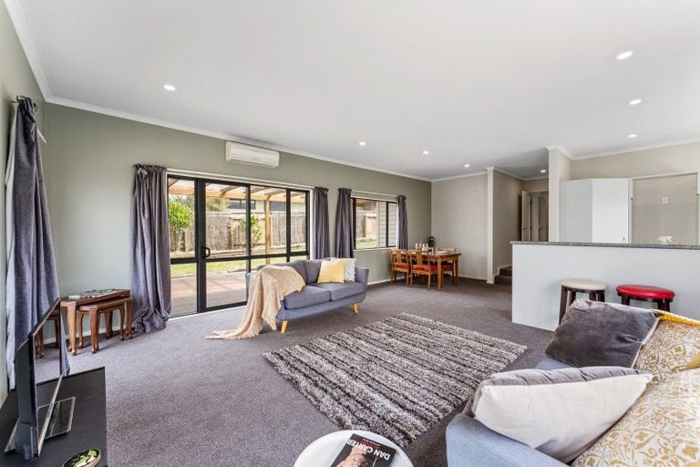 Photo of property in 29 James Nairn Grove, Riverstone Terraces, Upper Hutt, 5018