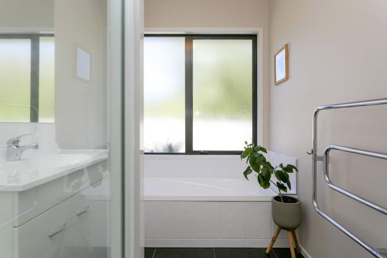 Photo of property in 19 Brompton Close, Richmond Heights, Taupo, 3330