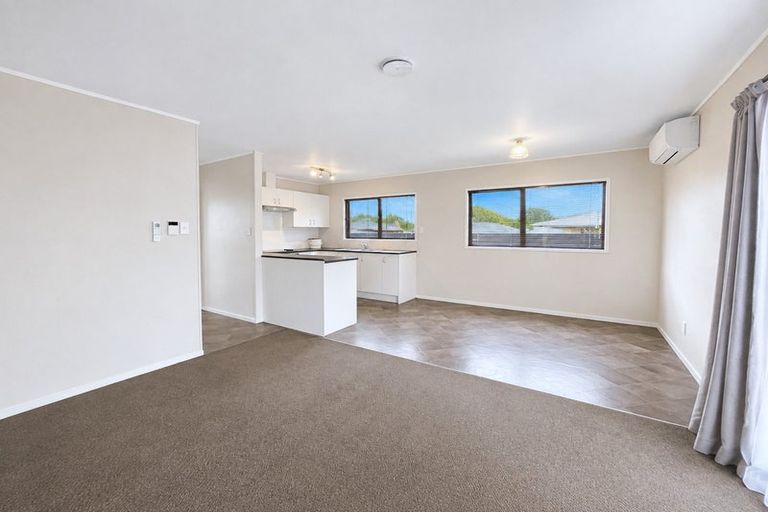 Photo of property in 2/25 Melleray Place, Randwick Park, Auckland, 2105