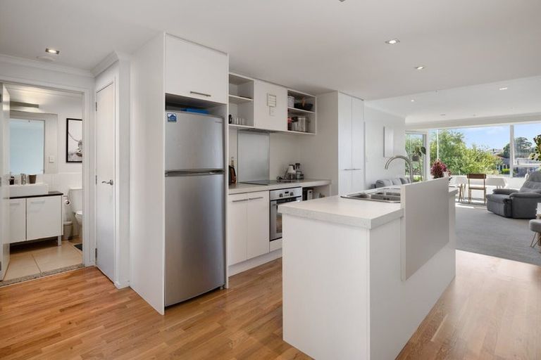 Photo of property in Algarve Apartments, 202/332 Maunganui Road, Mount Maunganui, 3116