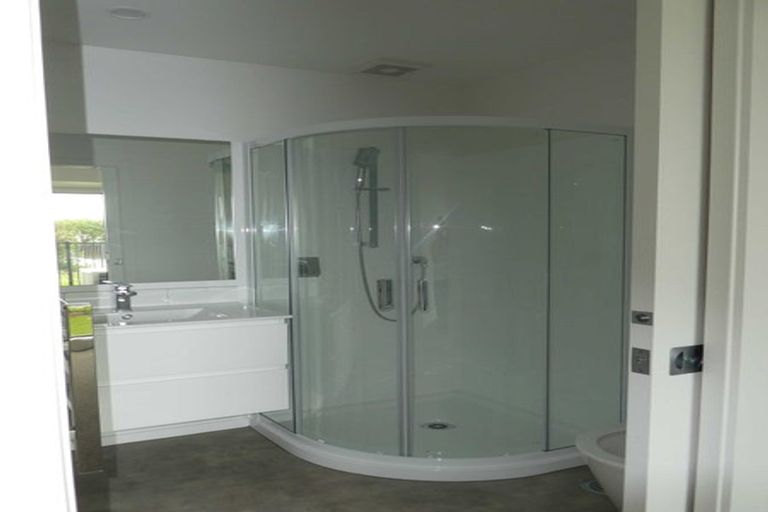 Photo of property in 2/504 Don Buck Road, Massey, Auckland, 0614