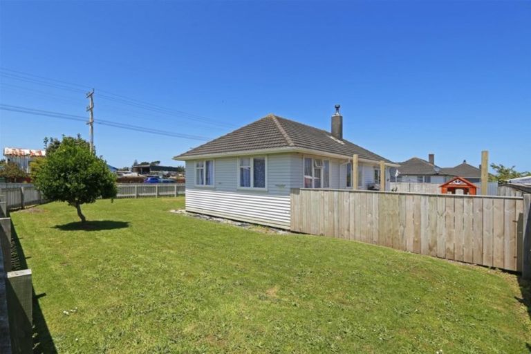 Photo of property in 52 Ihaia Road, Opunake, 4616