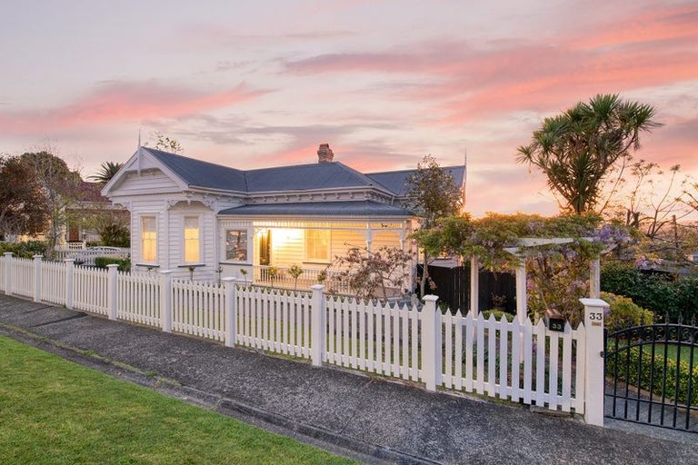 Photo of property in 33 Garfield Road, Helensville, 0800
