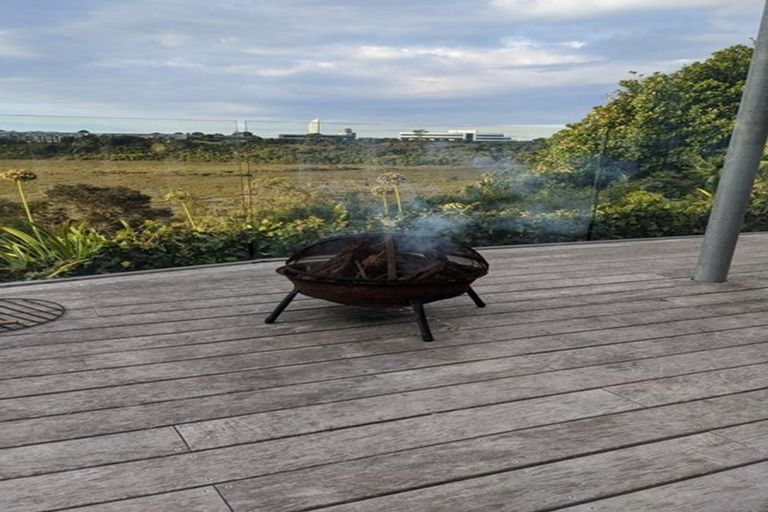 Photo of property in 90 Exmouth Road, Northcote, Auckland, 0627