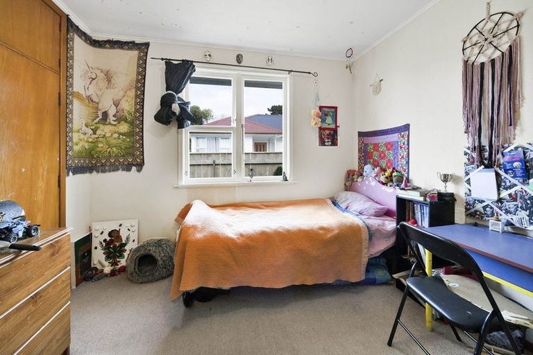 Photo of property in 6 Charles Major Place, Hawera, 4610