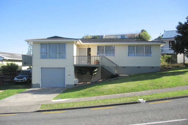 Photo of property in 17 Gloaming Hill, Titahi Bay, Porirua, 5022