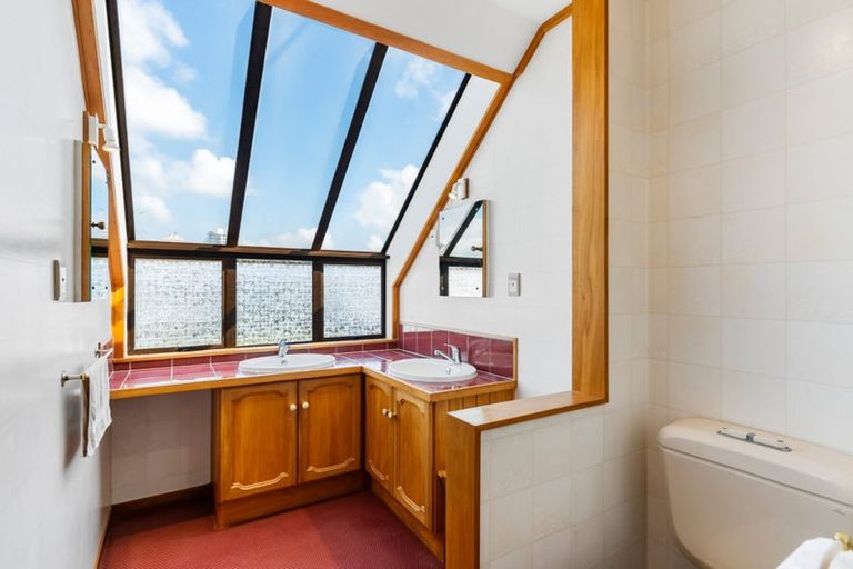 Photo of property in 1/24 Ocean View Road, Milford, Auckland, 0620