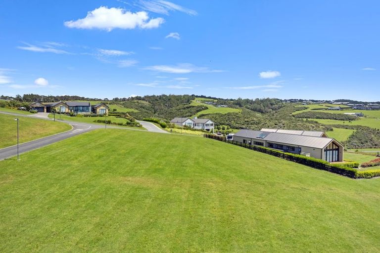 Photo of property in 1 Takahuri Place, Okura Bush, Silverdale, 0794