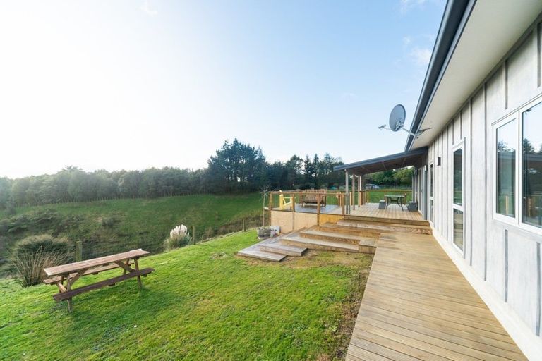 Photo of property in 74 Polson Hill Drive, Aokautere, Palmerston North, 4471