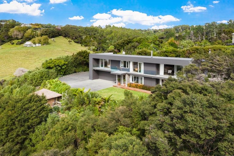 Photo of property in 31 Brick Bay Drive, Sandspit, Warkworth, 0982
