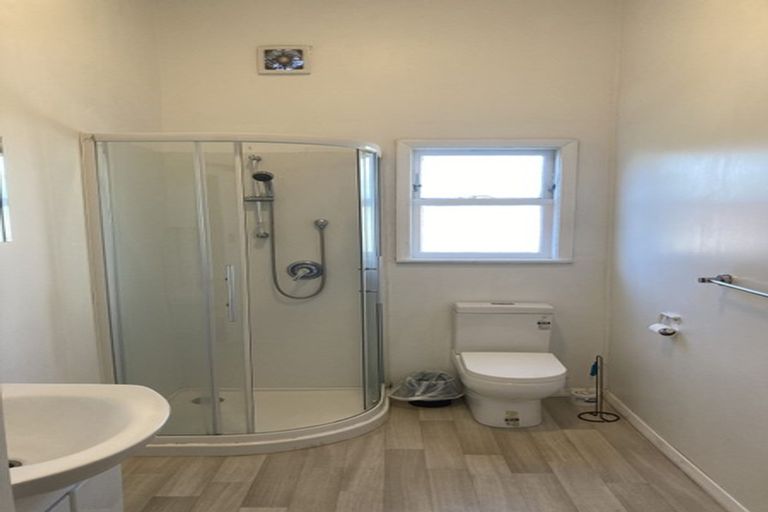 Photo of property in 81 Queens Drive, Lyall Bay, Wellington, 6022