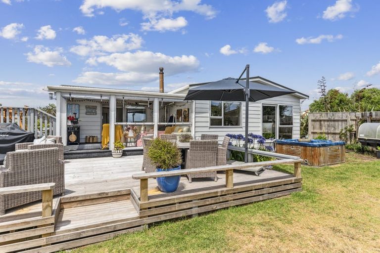 Photo of property in 8 Norna Grove, Waikawa Beach, Levin, 5573