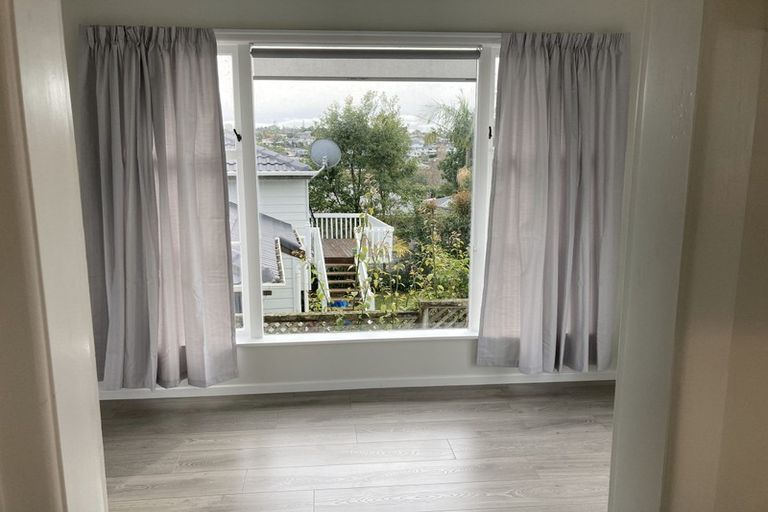 Photo of property in 1/1 Tonkin Drive, Sunnynook, Auckland, 0620