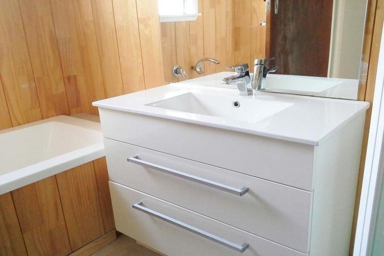 Photo of property in 15 Wallath Road, Westown, New Plymouth, 4310