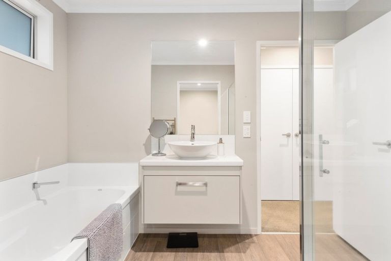 Photo of property in 15 Capstan Close, Pyes Pa, Tauranga, 3112