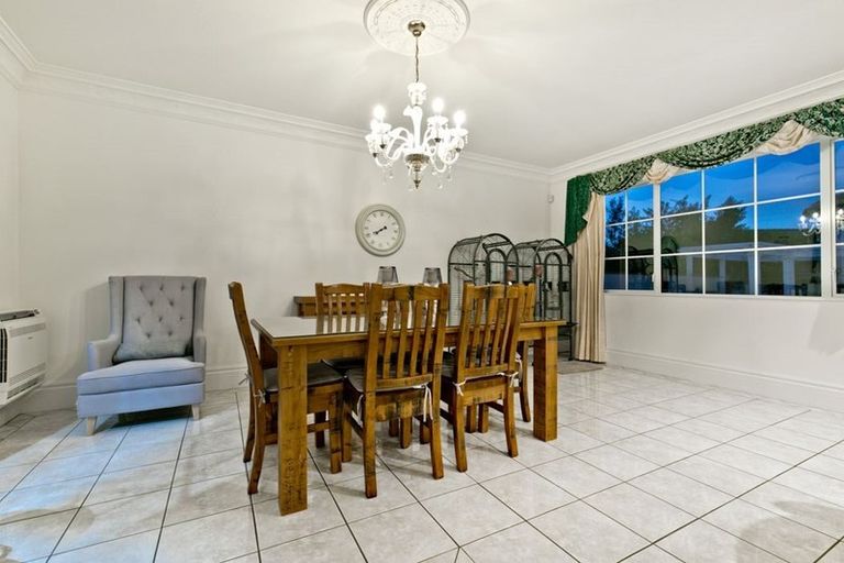 Photo of property in 18 Mansion Court, West Harbour, Auckland, 0618