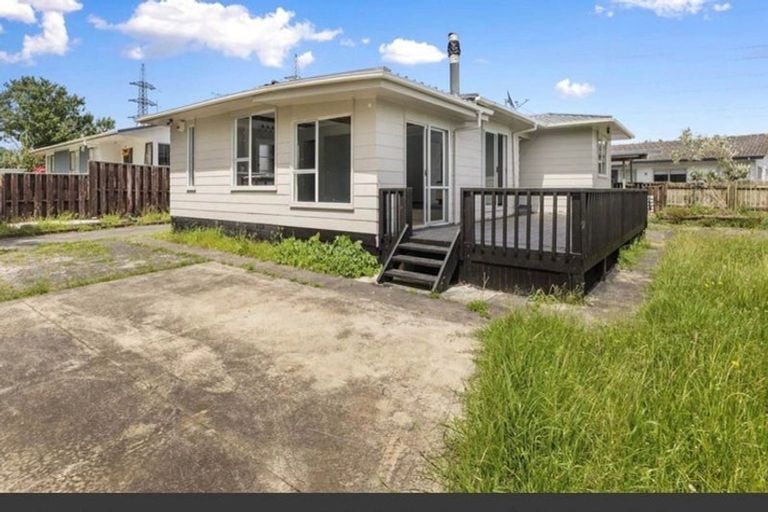 Photo of property in 66 Sikkim Crescent, Clover Park, Auckland, 2019
