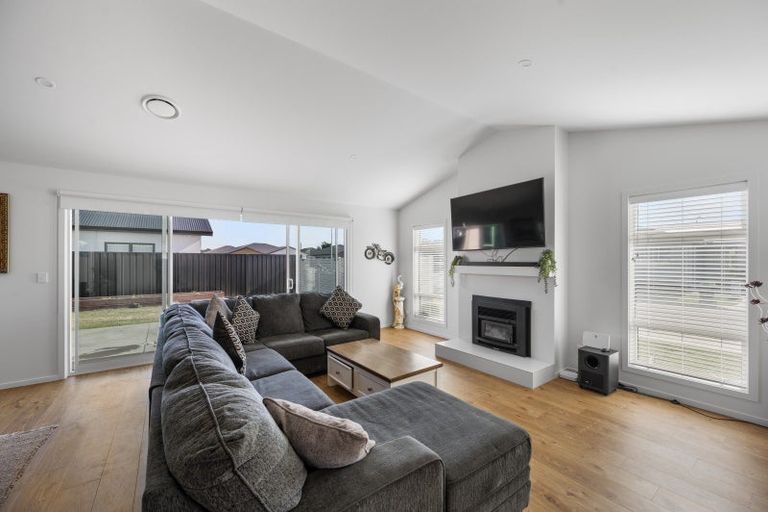 Photo of property in 17 Rangataiki Place, Te Awa, Napier, 4110