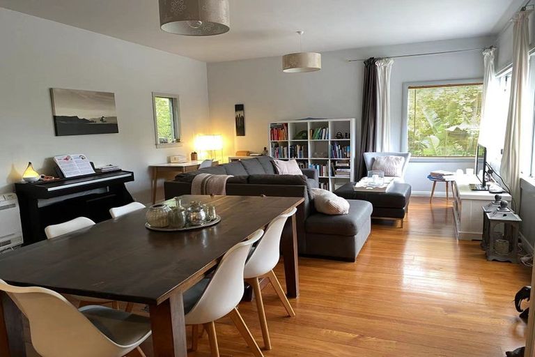 Photo of property in 34 Sandown Road, Rothesay Bay, Auckland, 0630