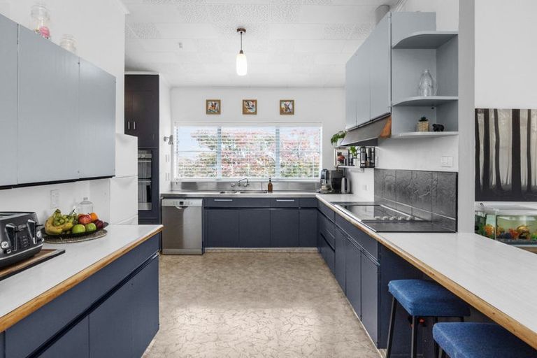 Photo of property in 1 Ashford Place, Havelock North, 4130