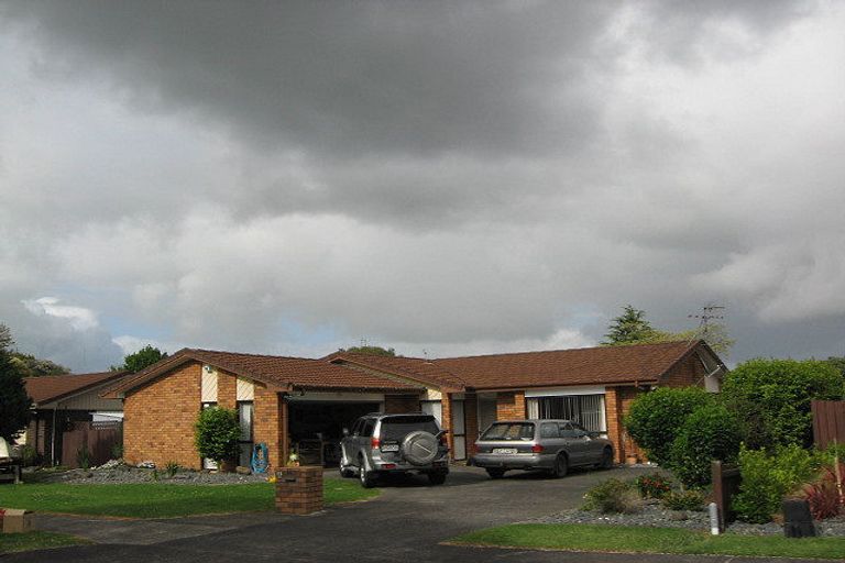 Photo of property in 8 Ross Martin Court, Conifer Grove, Takanini, 2112