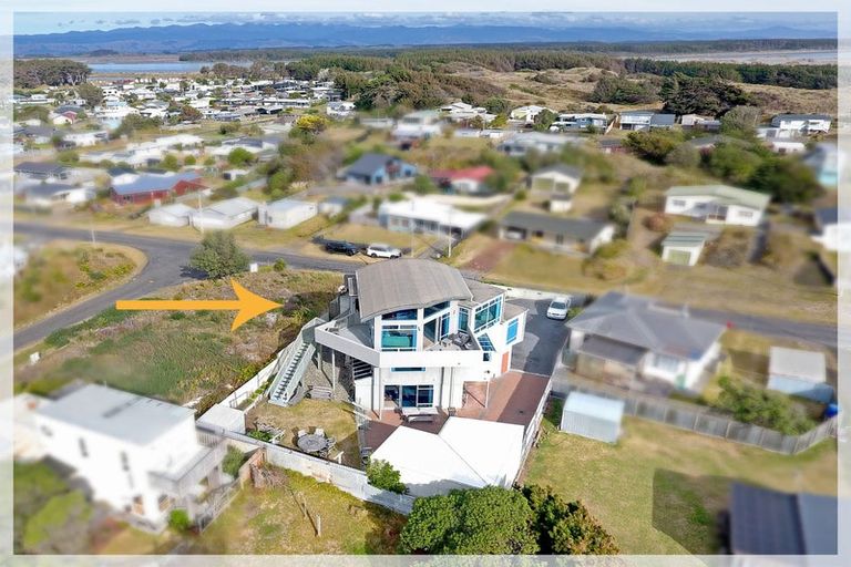 Photo of property in 9 Trafalgar Street, Foxton Beach, Foxton, 4815