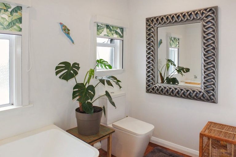 Photo of property in 35 Nash Parade, Foxton Beach, Foxton, 4815