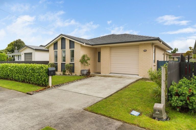 Photo of property in 23 Bowen Street, Woodville, 4920