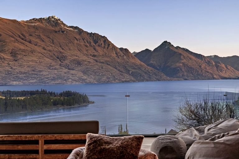 Photo of property in 52 Suburb Street, Queenstown, 9300