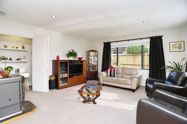 Photo of property in 8 Sheraton Place, Redwood, Christchurch, 8051