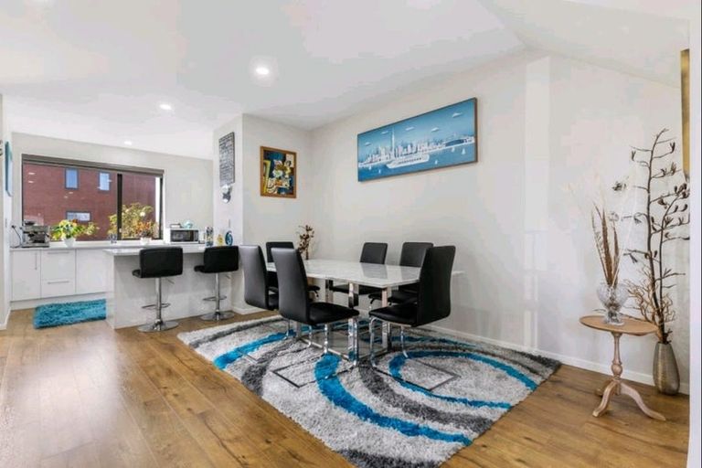 Photo of property in 2 Te Aparangi Road, Papakura, 2110