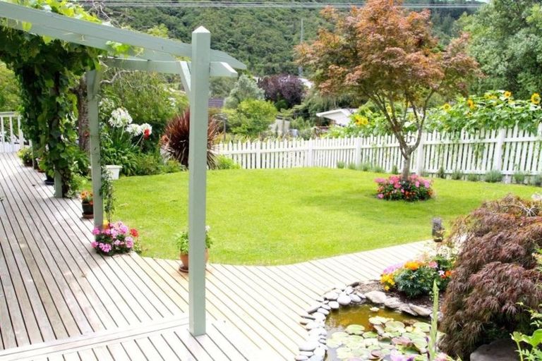 Photo of property in 19 Milton Terrace, Picton, 7220