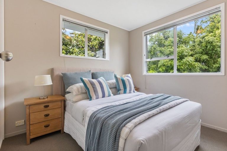 Photo of property in 24 Odin Place, Beach Haven, Auckland, 0626