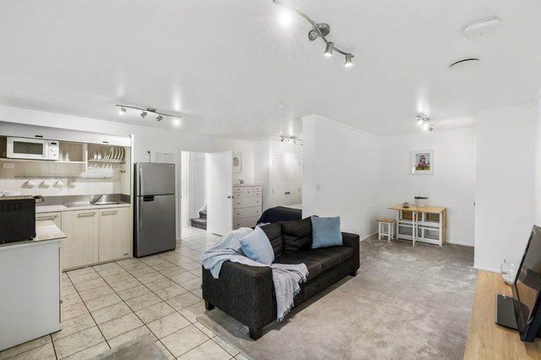 Photo of property in 80 Park Hill Road, Birkenhead, Auckland, 0626