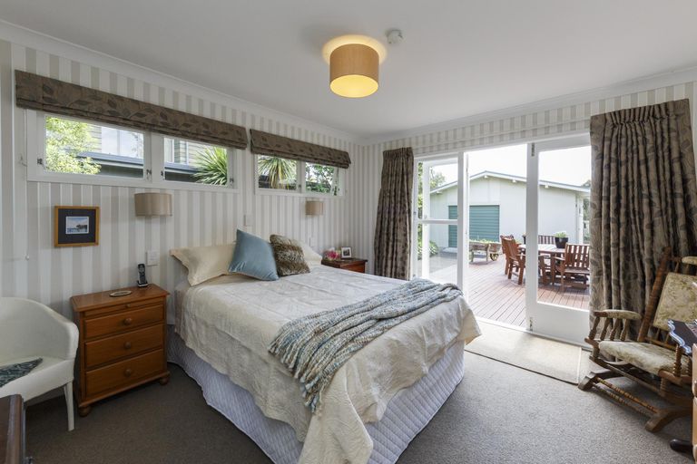 Photo of property in 2 Williams Terrace, Fitzherbert, Palmerston North, 4410