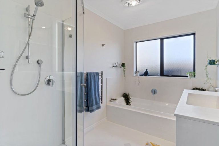 Photo of property in 6 Karia Grove, Papamoa Beach, Papamoa, 3118