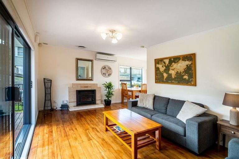 Photo of property in 2/539 Glenfield Road, Glenfield, Auckland, 0629