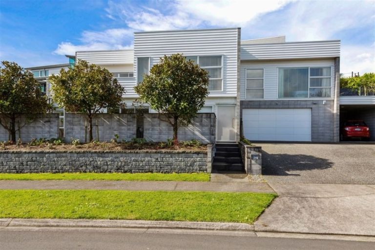 Photo of property in 16 Links Drive, Waiwhakaiho, New Plymouth, 4312