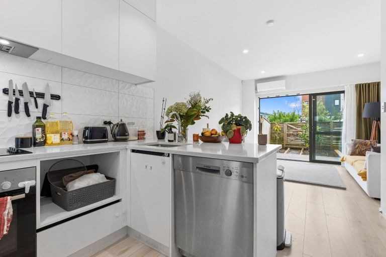 Photo of property in 6/2 Abbotleigh Avenue, Te Atatu Peninsula, Auckland, 0610