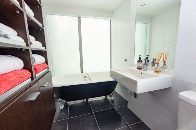 Photo of property in Aqua, 7/74 Oriental Parade, Oriental Bay, Wellington, 6011