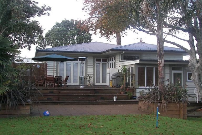 Photo of property in 32 Forbes Street, Onehunga, Auckland, 1061